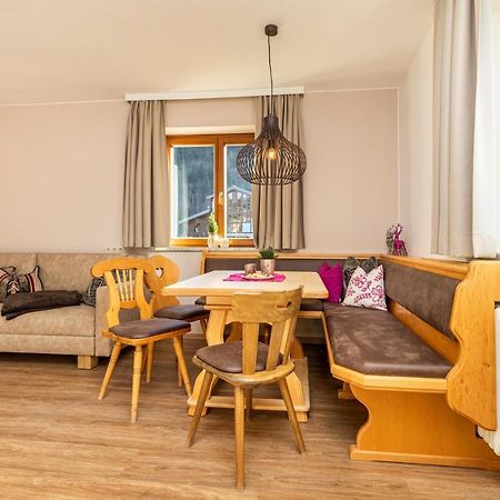 Herzerl-Chalet Appartements Flachau Extérieur photo